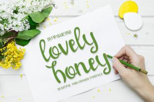 Lovely Honey: A Hand-Drawn Typeface for Crafters